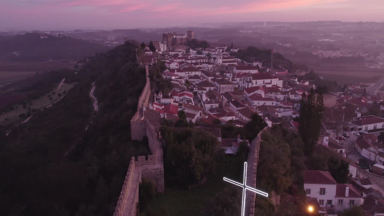 volando sobre obidos portugal durante el amanecer con muchos colores, aero