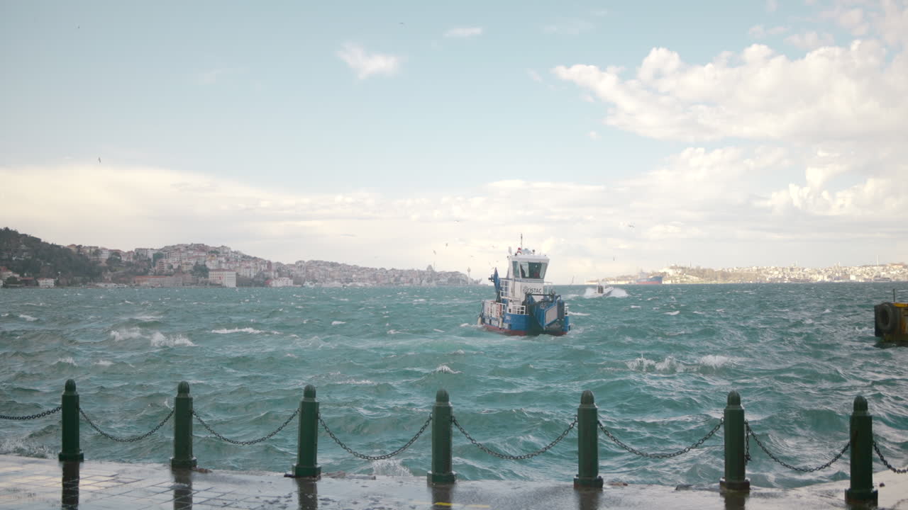 Færge i oprørt vand, Istanbul