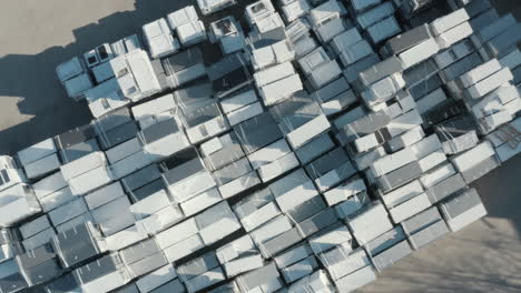 vista de drones que se acercan a los refrigeradores de residuos