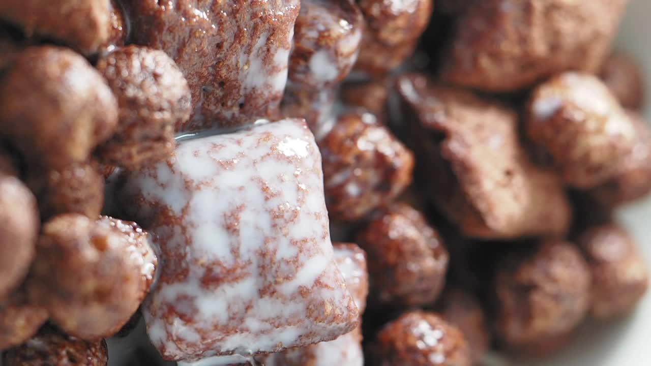 우유와 함께 초콜릿 시리얼