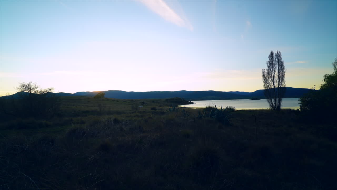 australia lago jindabyne atardecer frente al lago perecer thredbo timelapse por taylor brant película