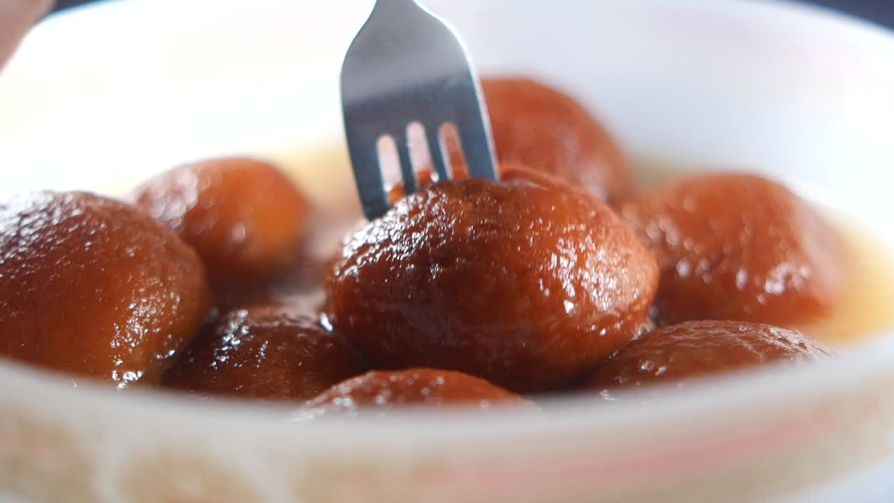 el postre de gulab jamun