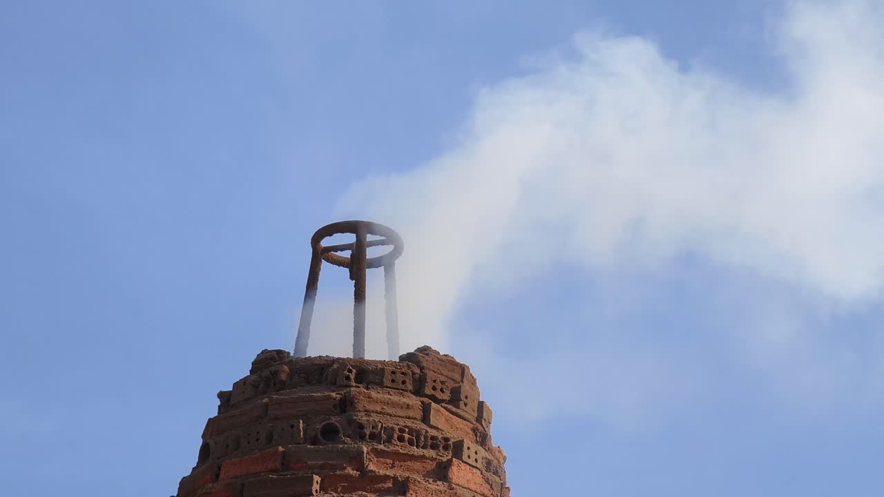 연기가 있는 벽돌 오븐