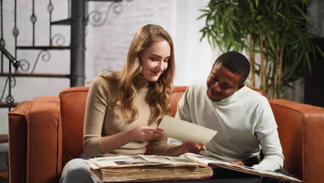 Woman-shows-pictures-of-parents-to-African-American-friend