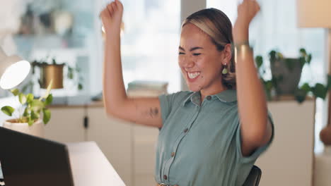 éxito,-Computadora-Portátil-Y-Ganador-Con-Mujer-De-Negocios