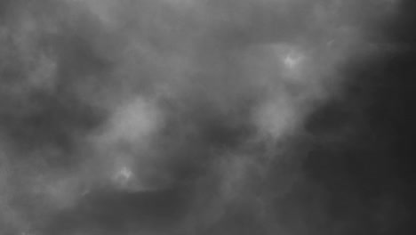 Blick-Auf-Eine-Wolke-Am-Dunklen-Himmel-Und-Gewitter-Mit-Blitzeinschlag