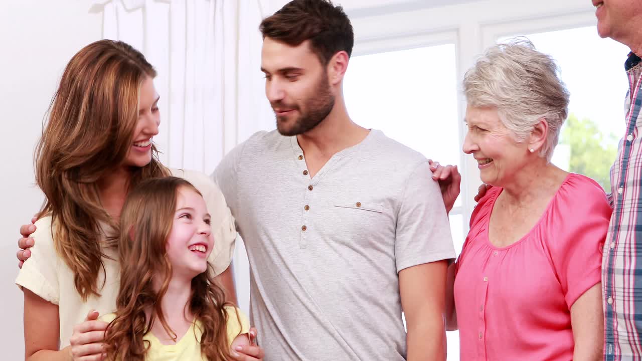 행복한 확장된 가족 대화