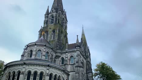 Time-Lapse-of-a-Cathedral