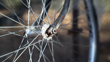 Close-up-of-the-front-wheel-of-an-old-rusty-bicycle-in-the-desert