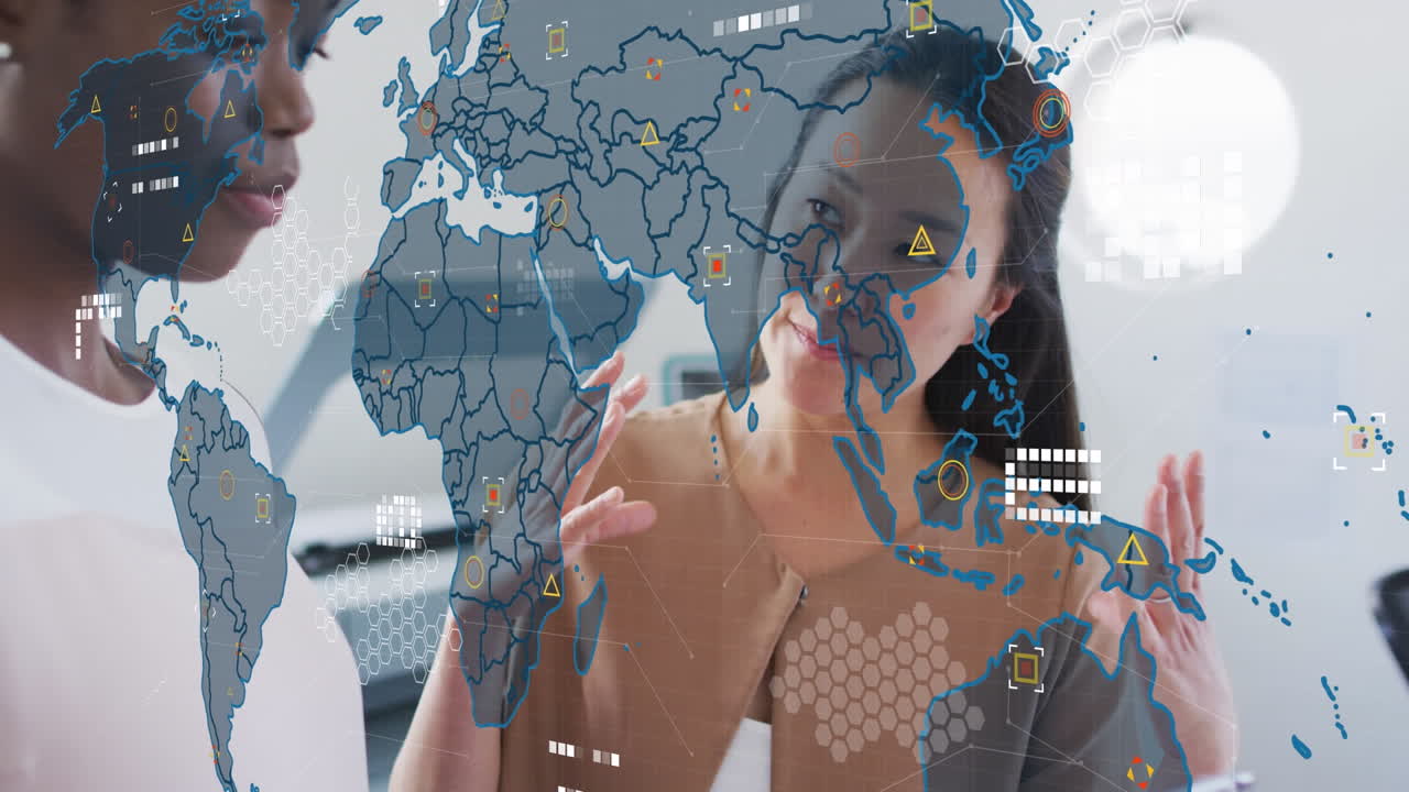 animación del mapa del mundo sobre diversas personas de negocios hablando