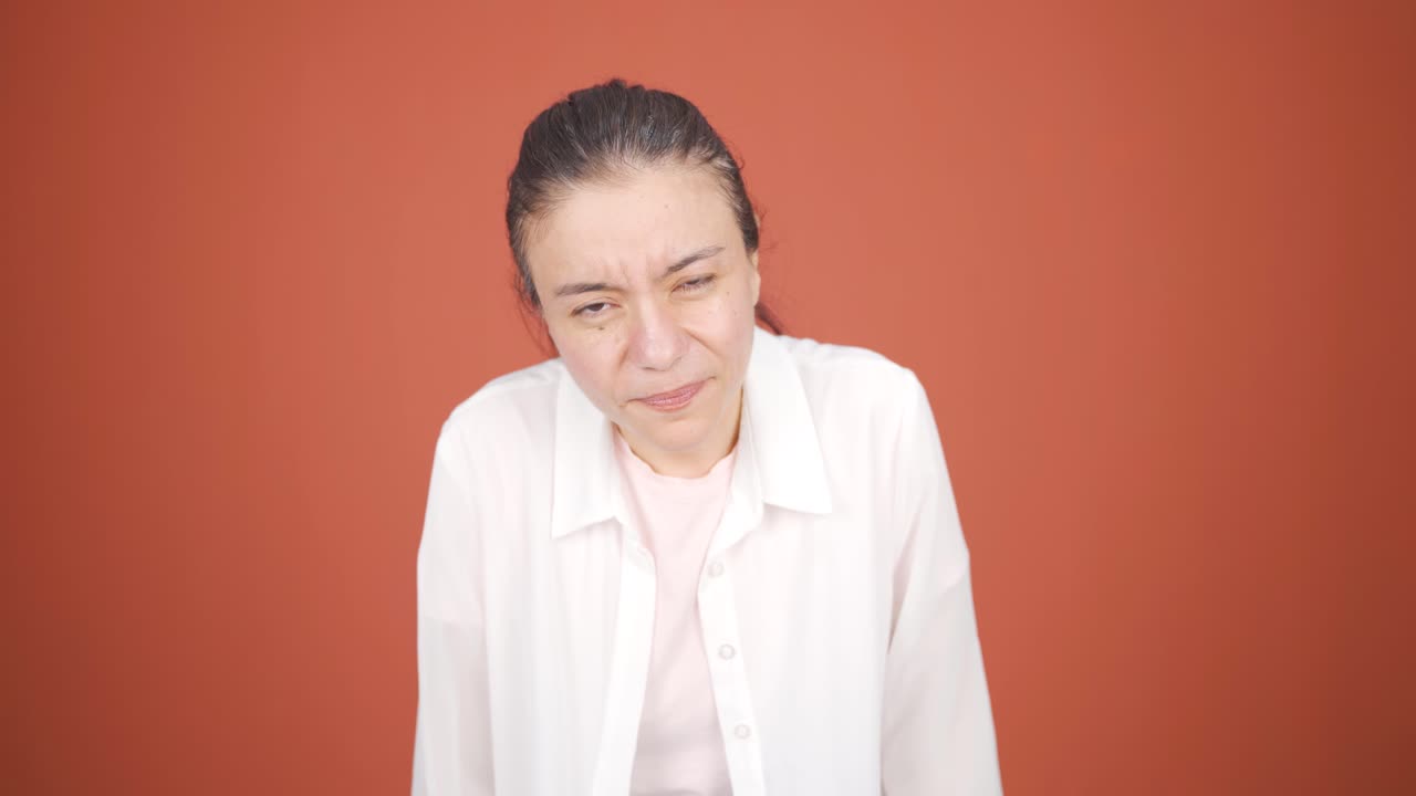 눈이 잘 보이지 않는 여자. 눈의 문제.