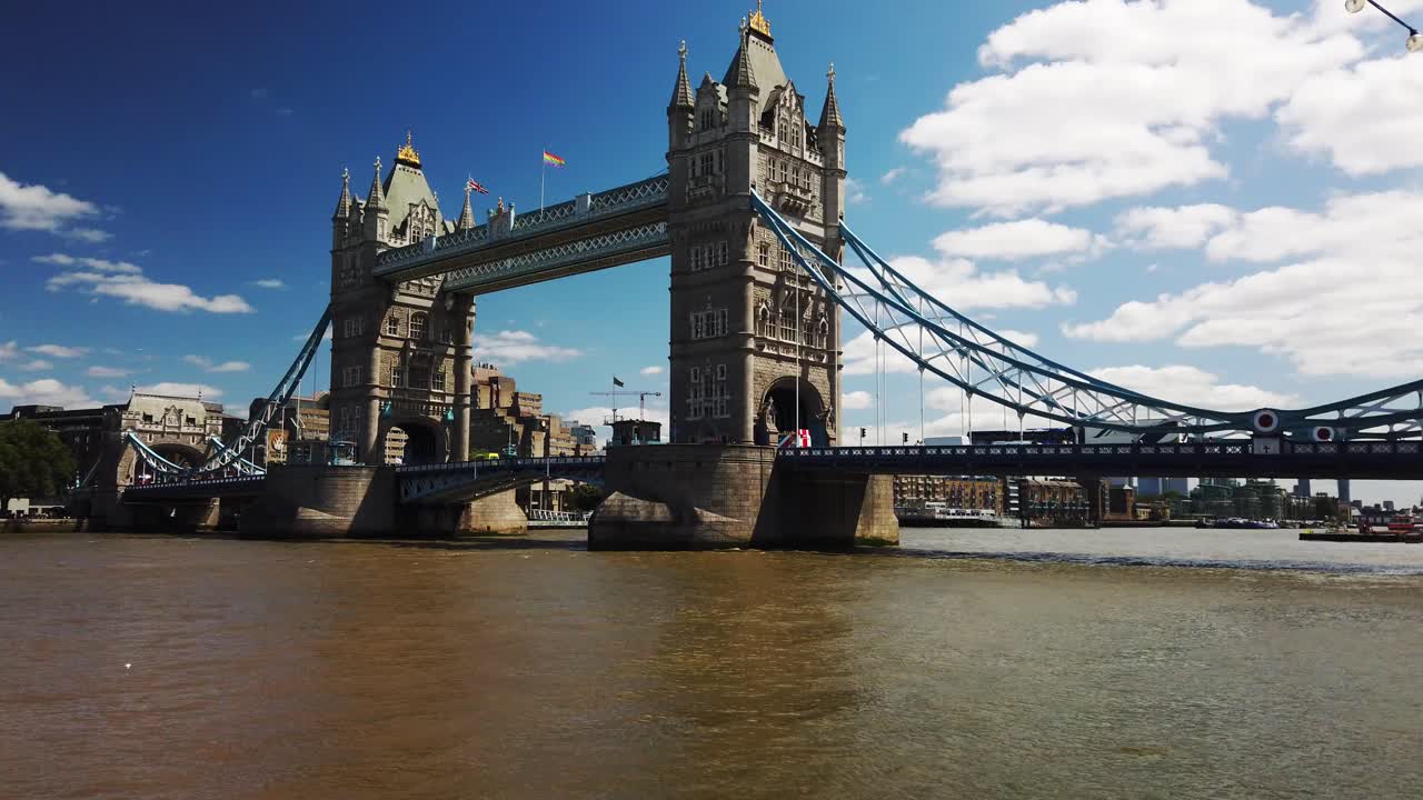 타워 브리지 런던, 사우스 뱅크에서 템스 강 위의 영국