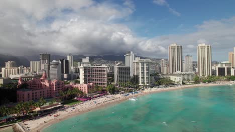 Honolulu-skyline,-Hawaii,-4K-aerial-view