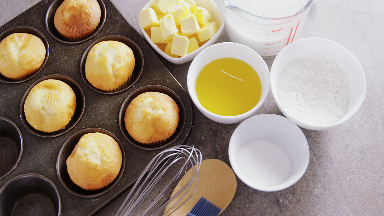 콘크리트 배경에 배열 된 재료 4k