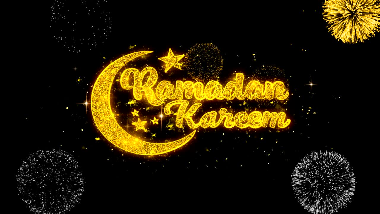 el deseo de texto de ramadán kareem se revela en los fuegos artificiales de partículas de oro brillantes.