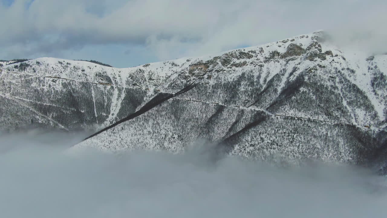 Paisagem de montanhas nevadas