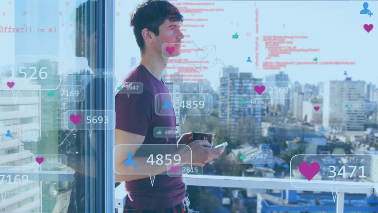소셜 미디어 아이콘의 애니메이션과 스마트 폰을 사용하는 사람 위의 데이터 처리