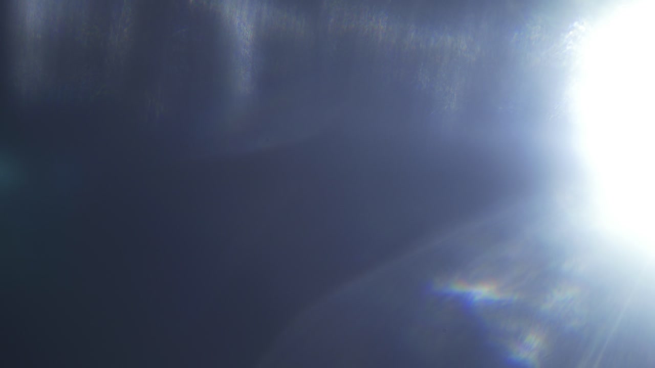 Transições abstratas de fugas de luz e flares de lente em fundo escuro