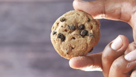 Chocolate-chip-cookies-on-table-close-up