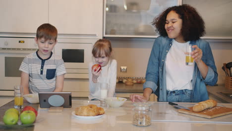 family breakfast time