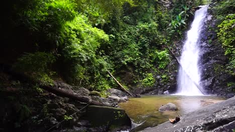 Cascada-Durian-Warin-En-La-Isla-De-Langawi,-Malasia