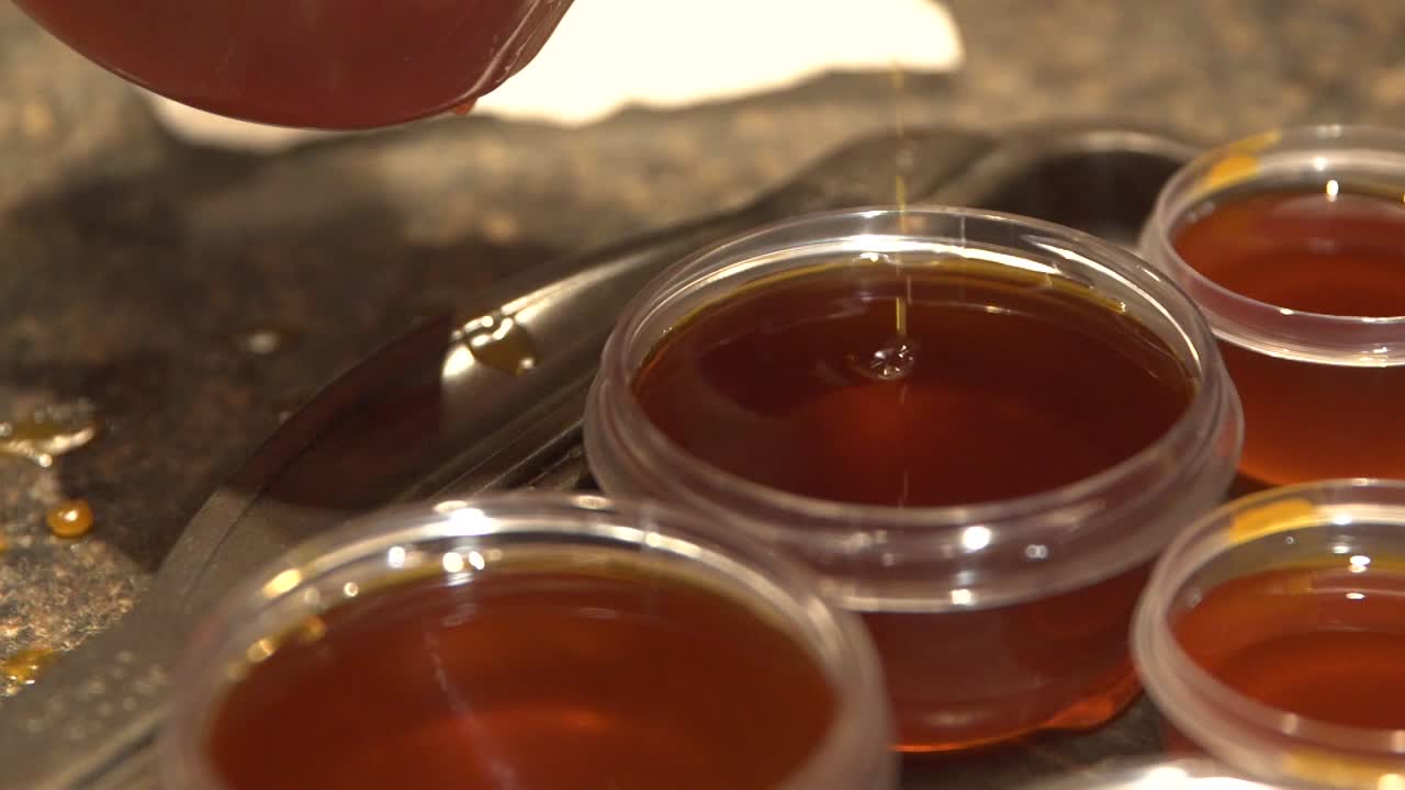 Contenitori assortiti di olio di cannabis con CBD