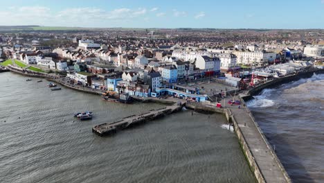 Schwenken-Luftbild-Hafen-Bridlington-Yorkshire-Großbritannien-Drohne,-Antenne