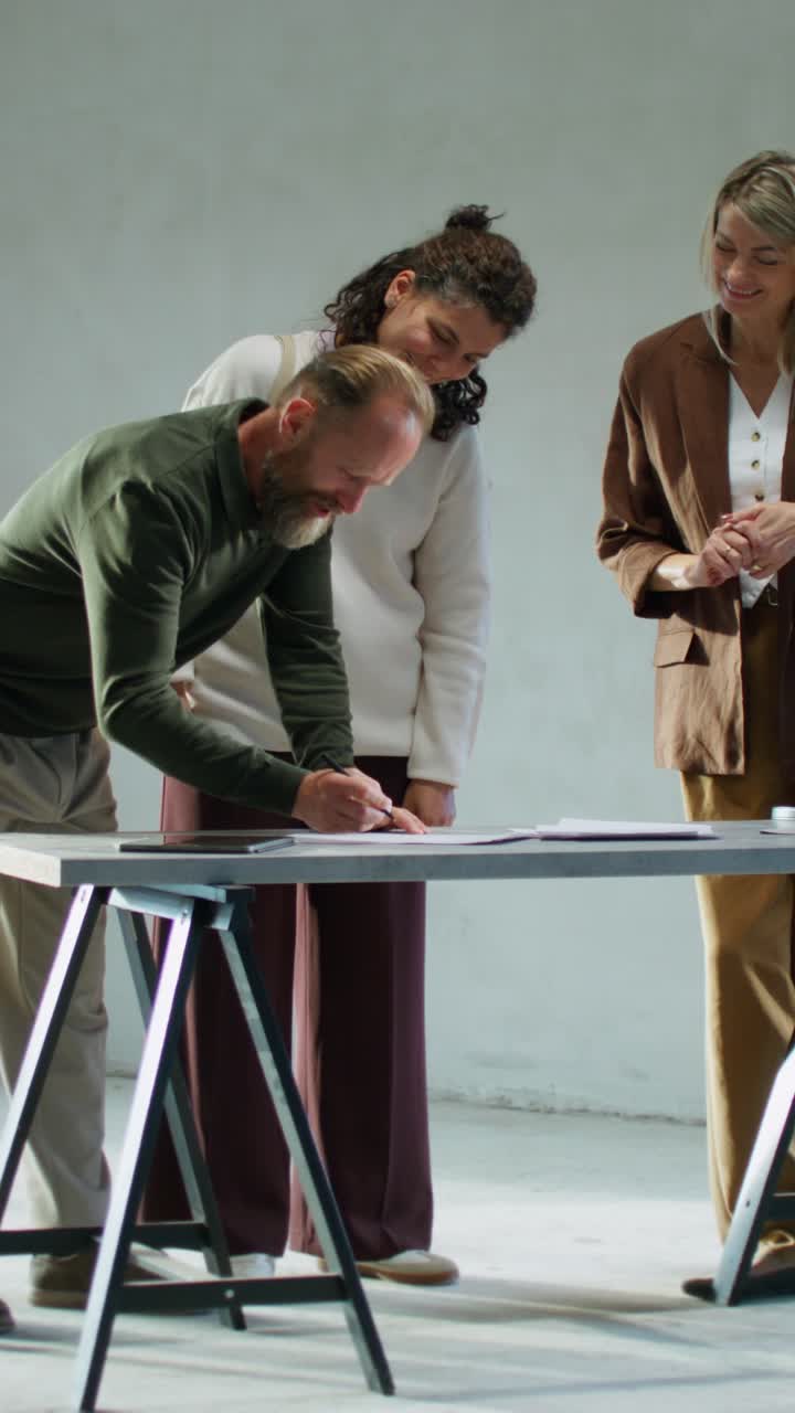 Business Meeting: Signing Documents