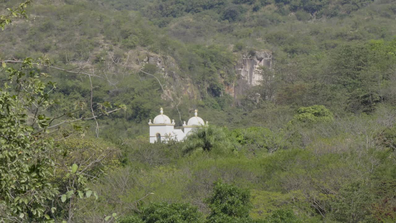fachada de una antigua iglesia católica con arquitectura colonial española en el municipio de soledad, el paraíso, en el sur de honduras
