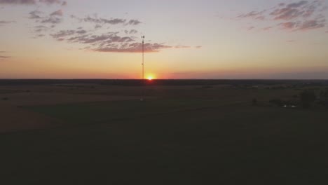 Mástil-De-La-Torre-De-Telecomunicaciones-Al-Atardecer-1