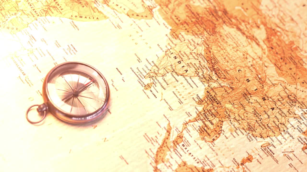 animación de la brújula y el mapa parpadeante de asia en el fondo