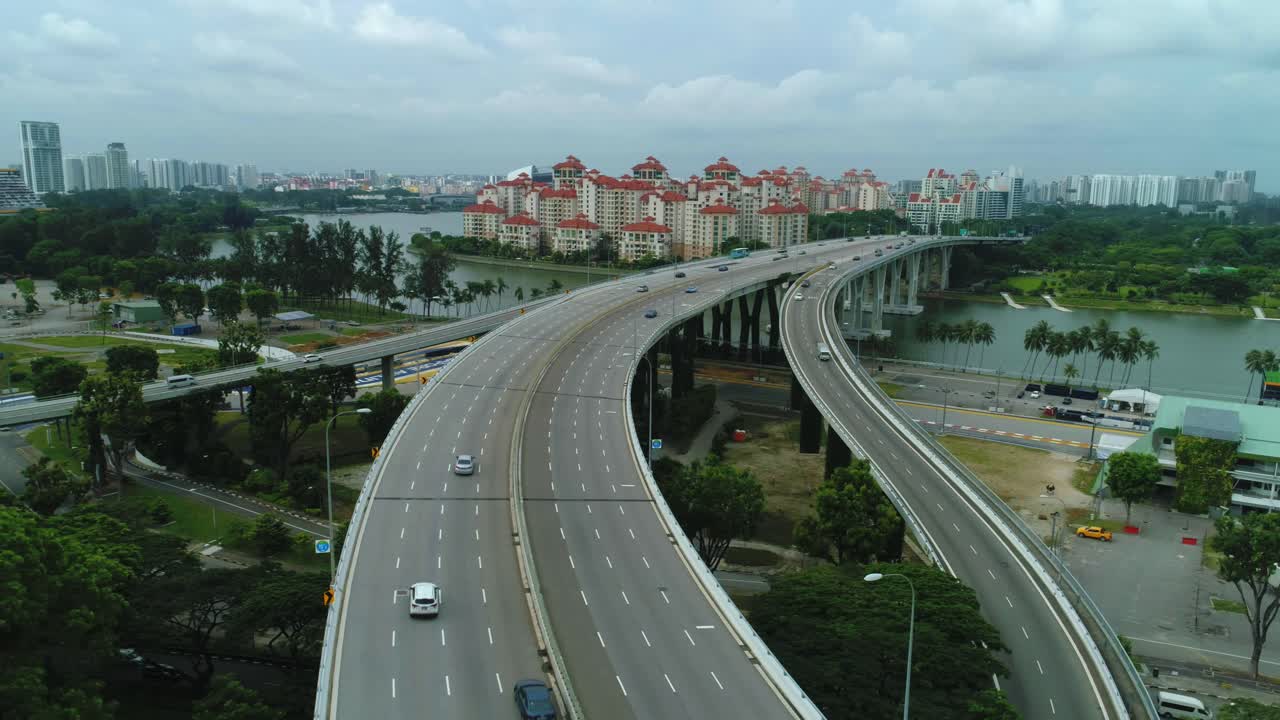 싱가포르 시의 고속도로 다리