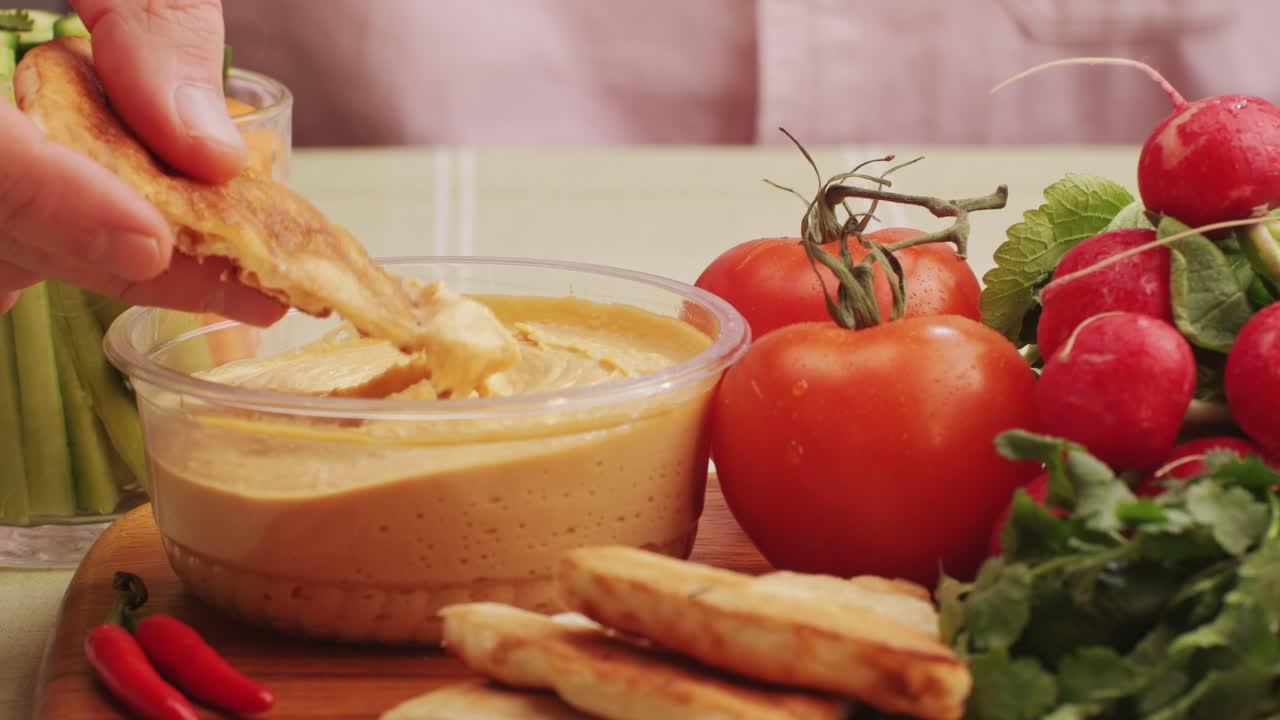 Hummus and Pita with Vegetables