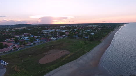 Campo-De-Fútbol-De-Arena-A-Lo-Largo-De-Una-Playa-En-La-Costa-De-Kourou.-Vista-Aérea-Del-Dron-Atardecer