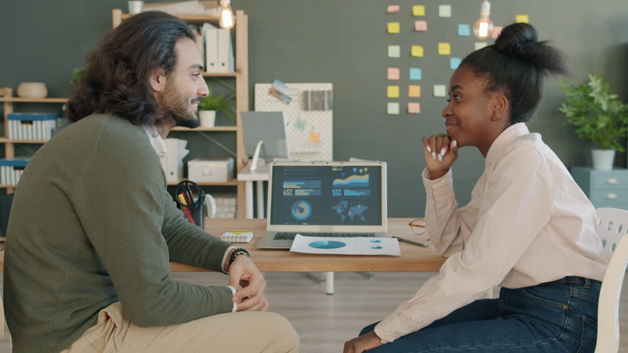 colegas de negocios en una reunión