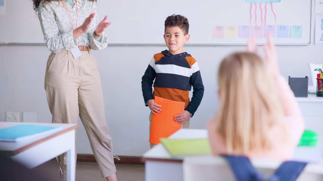 clase, presentación y orador infantil