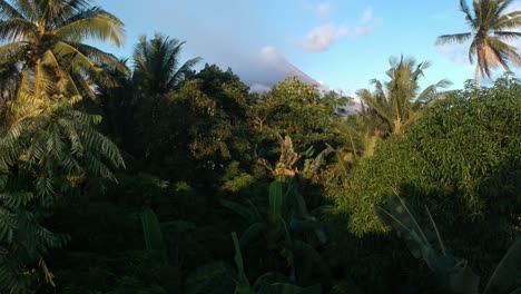 monte mayon, volcán activo en la isla de luzón, filipinas