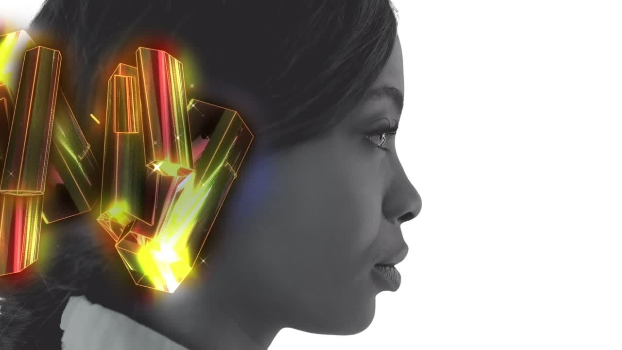 animación de bloques de oro brillantes sobre el rostro de la mujer aislado en blanco