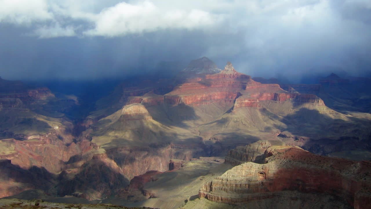 폭풍이 지나가는 그랜드 캐년의 아름다운 저속 촬영 3
