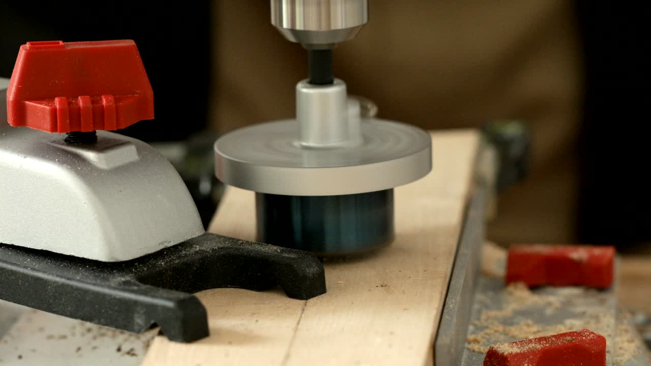 원형 구 기 이 작동, 근접