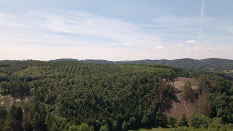 Vastos-Bosques-Mixtos-Que-Cubren-Las-Colinas-Del-Distrito-Regional-De-Rhine-sieg-En-Un-Día-Soleado