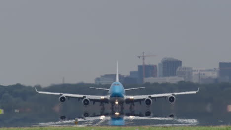 klm boeing 747 landing