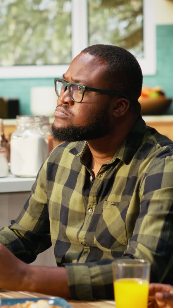 Vertical Video Preoccupied father ignoring his family absorbed by his smartphone