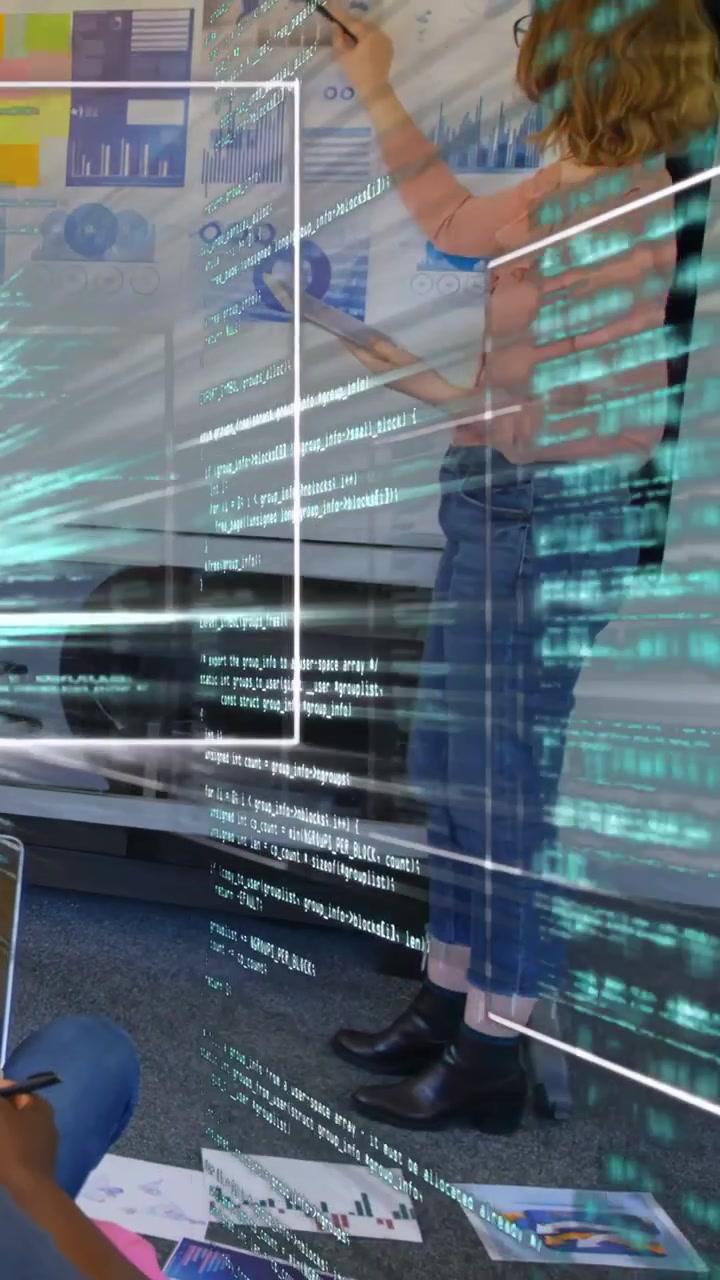 Vertikal video: Kamera panorerer, leder peker på diagrammer, viser forretningsdata, med kode overlagret over scenen.