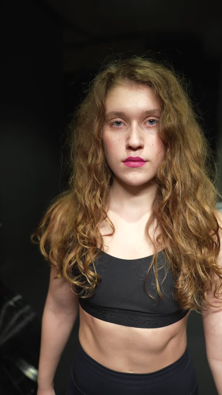 Donna in abbigliamento da palestra
