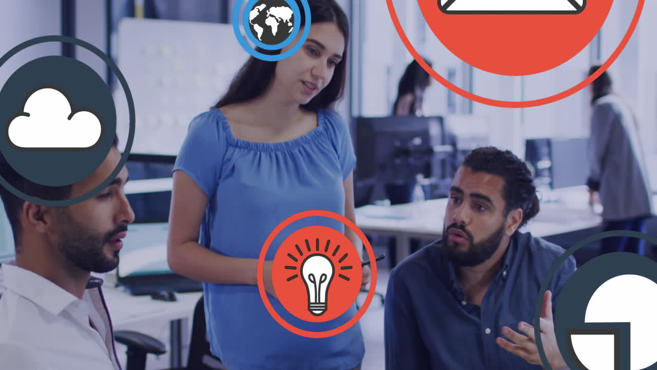 animación de iconos de redes sociales y procesamiento de datos sobre diversas personas de negocios