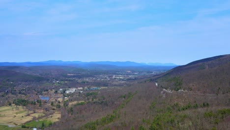 Aerial-drone-video-footage-of-a-vast,-sweeping-valley-in-the-Appalachian-Mountains-during-early-spring