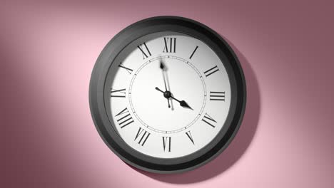 reloj latino en rosa rosa pared en el lapso de tiempo