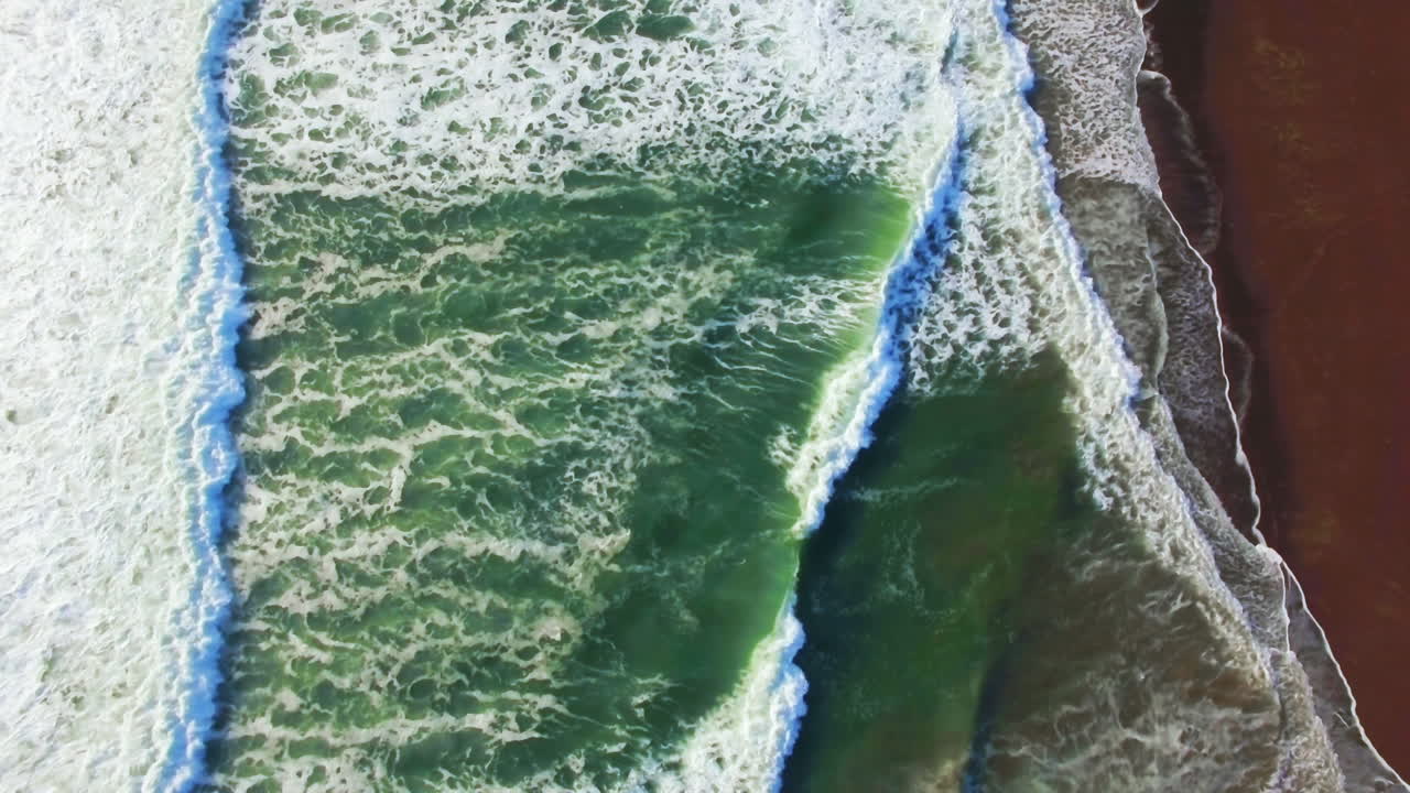 olas marinas del corcho occidental 4k