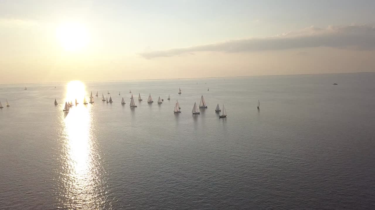 호수에 한 무리의 범선